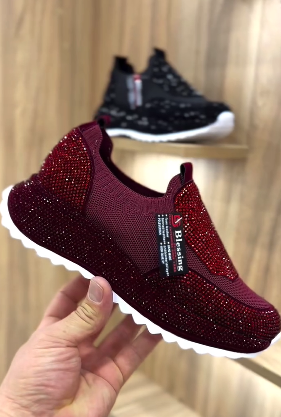 Divatos, mindennapi cipők kristályokkal