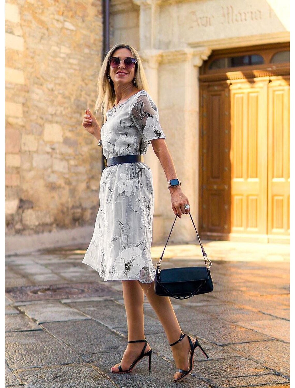 Virágmintás hálós, kerek nyakú midi ruha