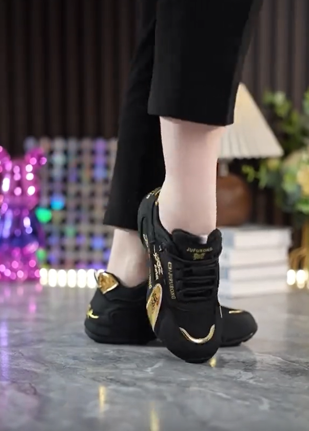 Divatos női mindennapi kényelmes sportcipők, amelyek növelik a magasságot