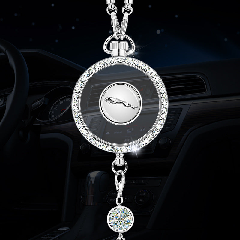 Autó aromaterápiás logós medál fémből és gyémántokból
