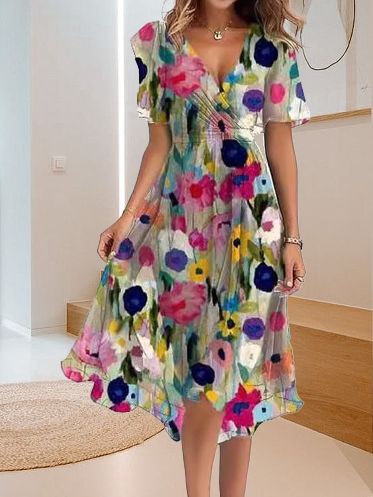 V-nyakú, egyszerű mintás lezser ruha