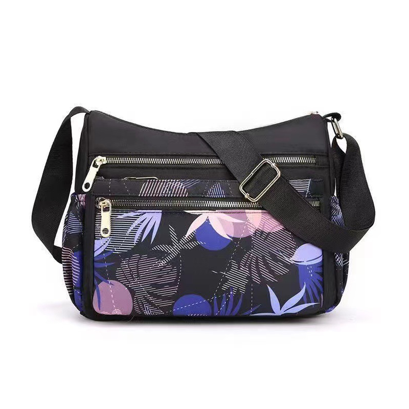 🔥Nagy kapacitású több zsebes divat nyomtatott Messenger táska